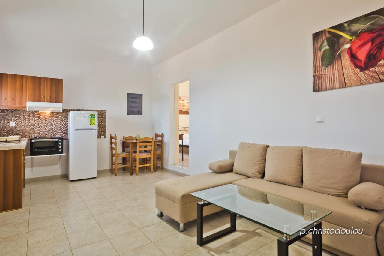 Albatros Studios & Apartments Lefkos  外观 照片